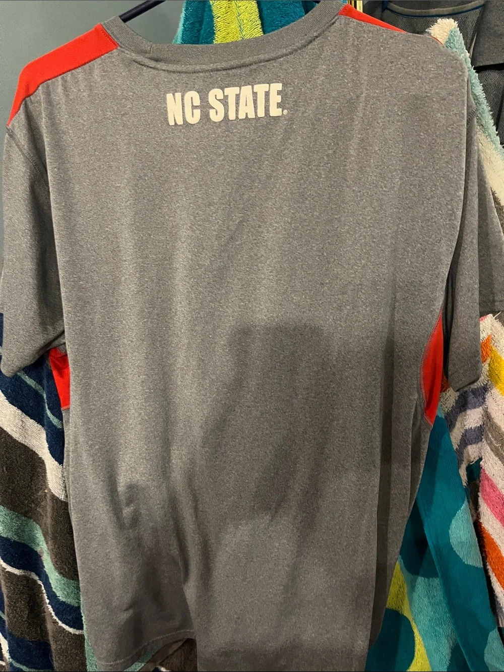 North Carolina State Wolfpack shirt size XL 100% polyesters